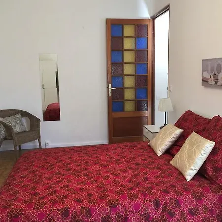 Des Amandiers Apartment *